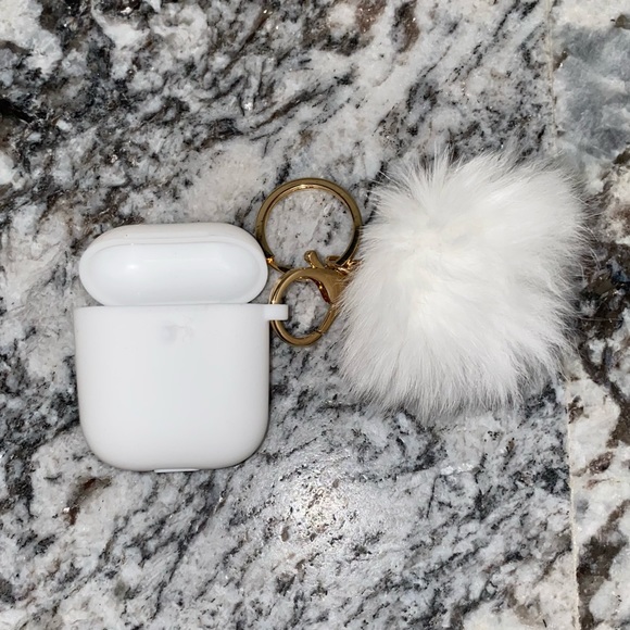 NWT White Silicone AirPod Case with Keyring & Puff - Picture 1 of 3